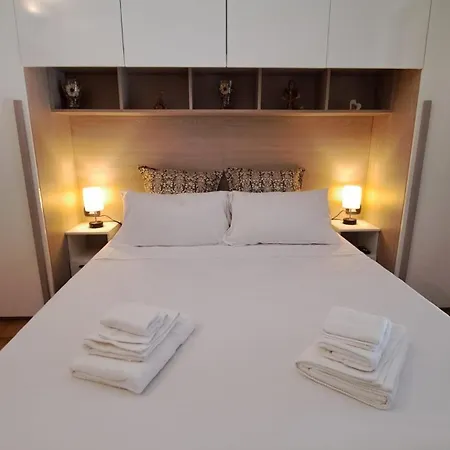 Room2go Bed and Breakfast 3*